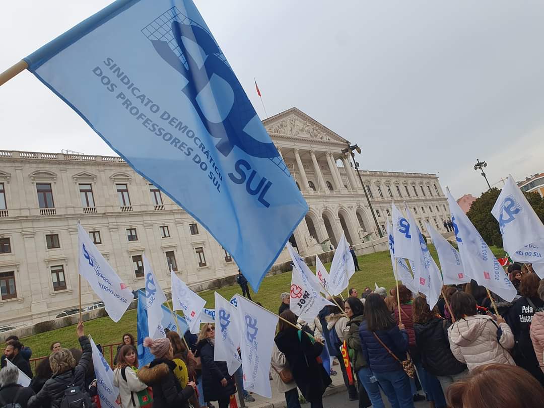 NOTA À COMUNICAÇÃO SOCIAL - ASPL, FENPROF, FNE, PRÓ-ORDEM, SEPLEU, SINAPE, SINDEP, SIPE e SPLIU formalizam convocatórias das ações e lutas anunciadas.
