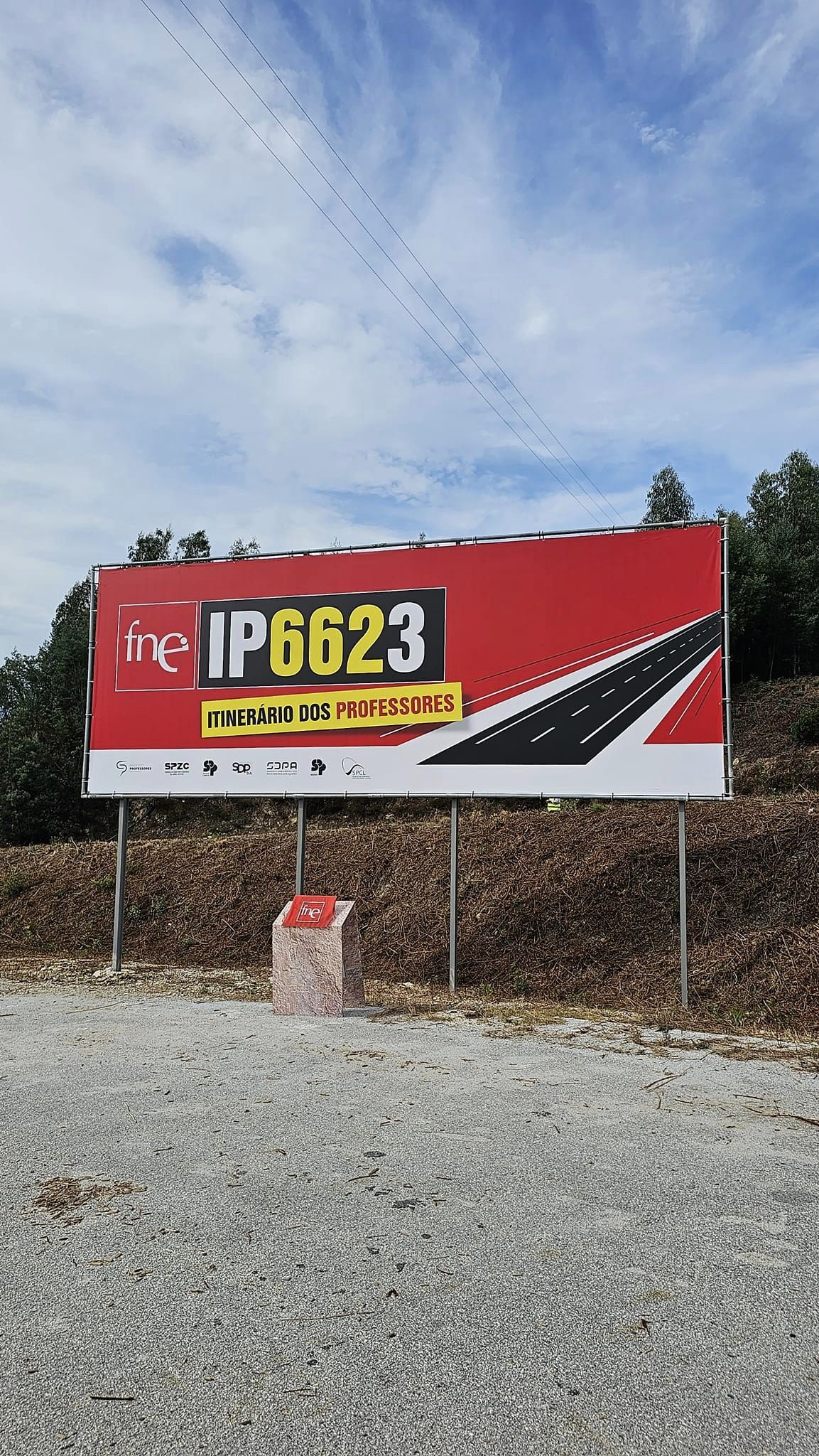 LUSA | Professores lançaram 'outdoor' no IP3 a lembrar tempo de serviço congelado