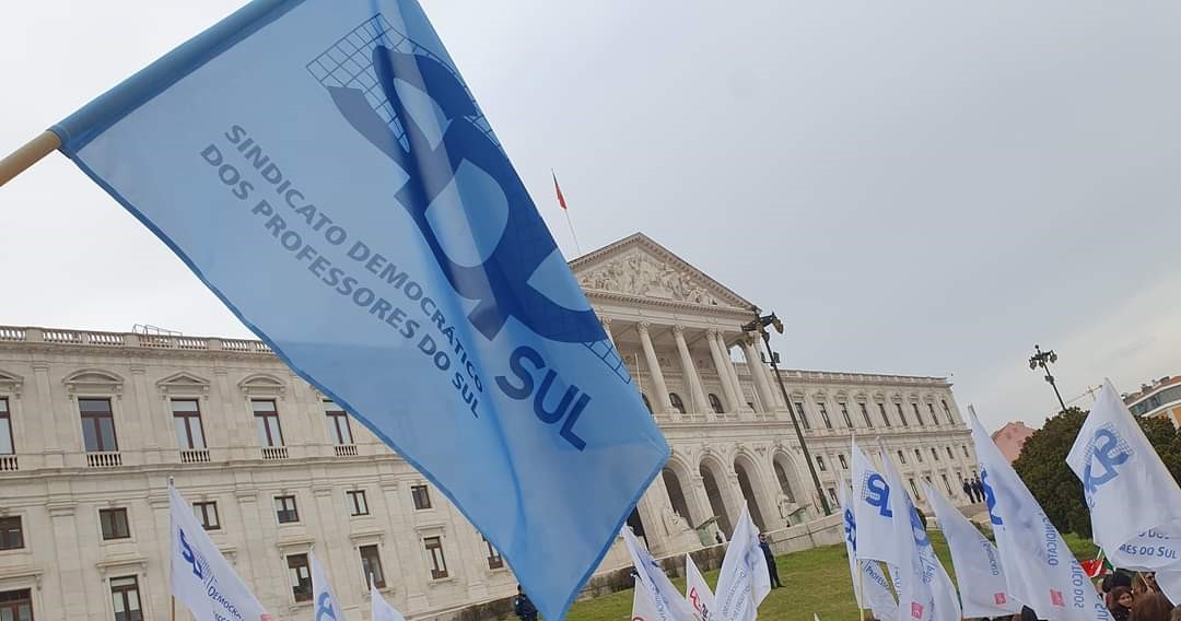 Organizações sindicais de docentes reuniram e reafirmam: OE2024 não dá resposta aos problemas das escolas e dos professores, pelo que a luta irá continuar.